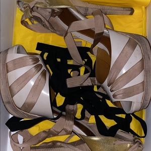 Fendi lace up shoes with two color strings